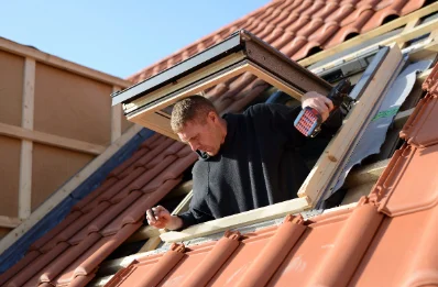 Pose de fenêtres de toit Velux à Salza